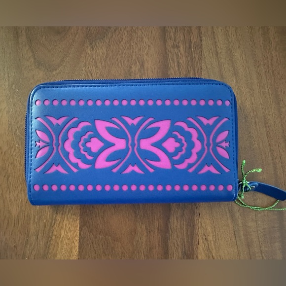 Vera Bradley Laser-Cut Accordion Wallet Emerald Paisley - Picture 1 of 3